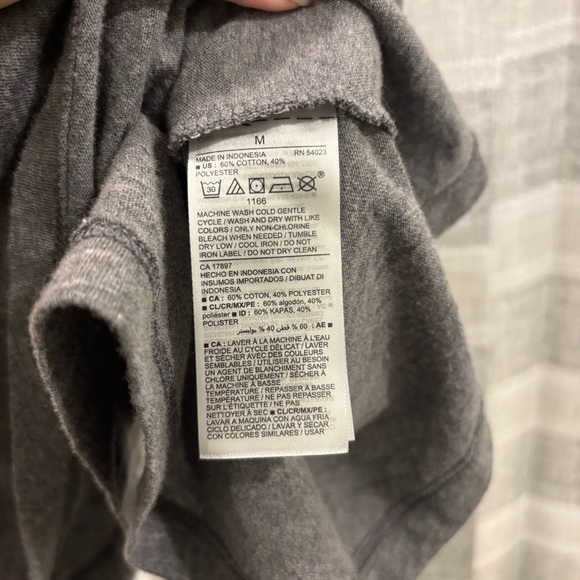 Two Women’s Old Navy Tank Tops Size M / Medium, Grey & Red - Picture 5 of 6